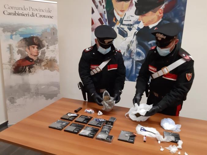 Crotone. Controllo straordinario sul territorio: due arresti, sette denunce e  sequestrati 434 grammi di sostanza stupefacente images Crotone. Controllo straordinario sul territorio: due arresti, sette denunce e  sequestrati 434 grammi di sostanza stupefacente
