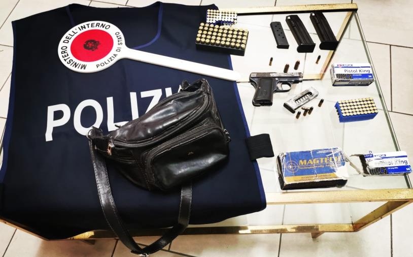 Cinquefrondi. Nel borsello pistola e caricatore e in casa altre munizioni, 48enne arrestato images Cinquefrondi. Nel borsello pistola e caricatore e in casa altre munizioni, 48enne arrestato