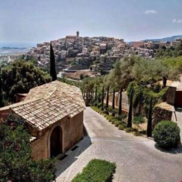 Domenico Lanciano dona l’edizione web dell’opuscolo  “Badolato paese in vendita in Calabria” 