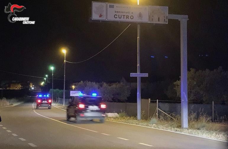 images Cutro. Aggredirono il padre e il fratello della fidanzata che aveva deciso di lasciarlo, in 12 perdono il diritto al reddito di cittadinanza 
