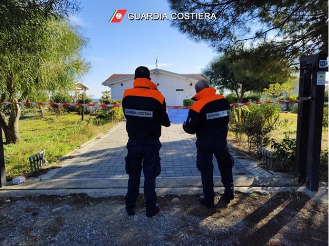Occupazione abusiva di suolo demaniale marittimo a Corigliano Calabro: 36 denunce della Capitaneria images Occupazione abusiva di suolo demaniale marittimo a Corigliano Calabro: 36 denunce della Capitaneria
