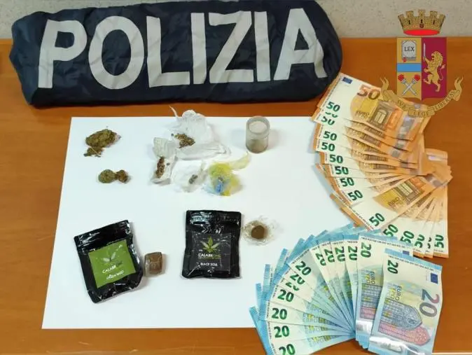 images Vibo, controlli intensificati: due denunciati per spaccio e per porto abusivo di armi