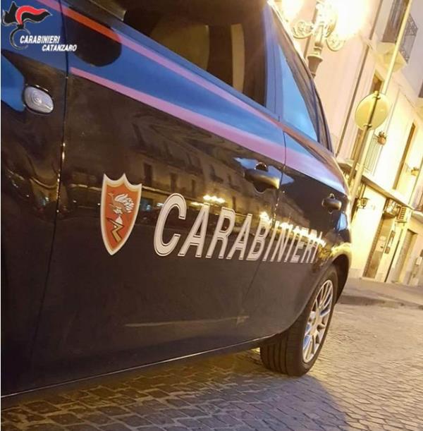 images Ruba un'auto e tenta la fuga sfrecciando a folle velocità: 45enne arrestato nel Reggino