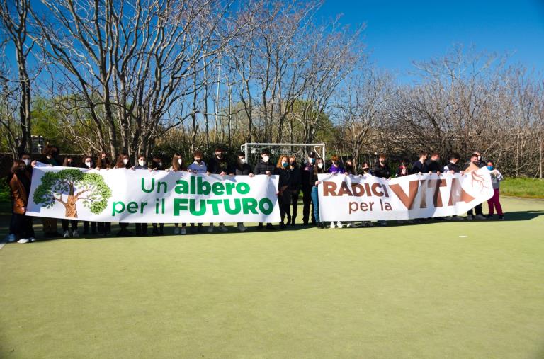 “Un Albero per il futuro”: la messa a dimora di 30 piante nella sede dell'ITE 'Grimaldi-Pacioli'  images “Un Albero per il futuro”: la messa a dimora di 30 piante nella sede dell'ITE 'Grimaldi-Pacioli'