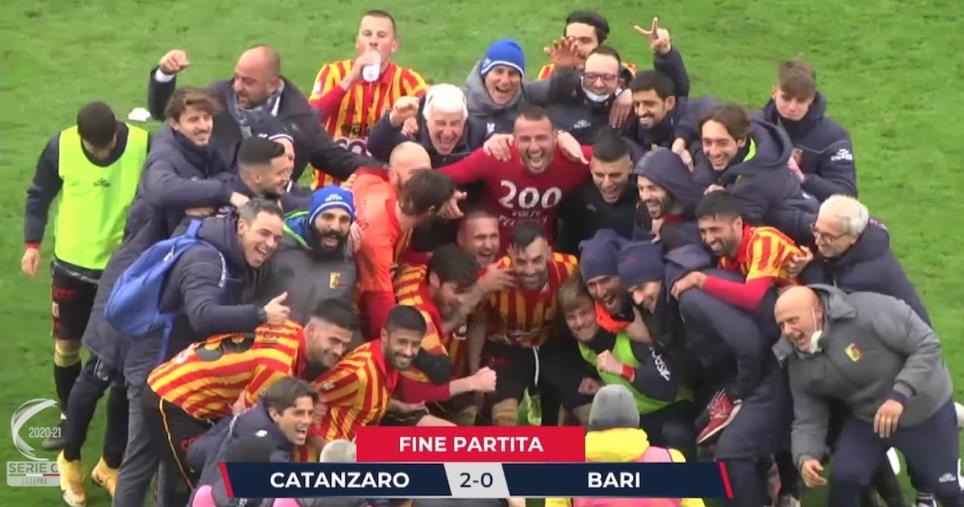 Us Catanzaro 1929, una vittoria di sacrificio e sostanza che apre nuovi orizzonti. Bomber Evacuo festeggia 200 reti in carriera images Us Catanzaro 1929, una vittoria di sacrificio e sostanza che apre nuovi orizzonti. Bomber Evacuo festeggia 200 reti in carriera