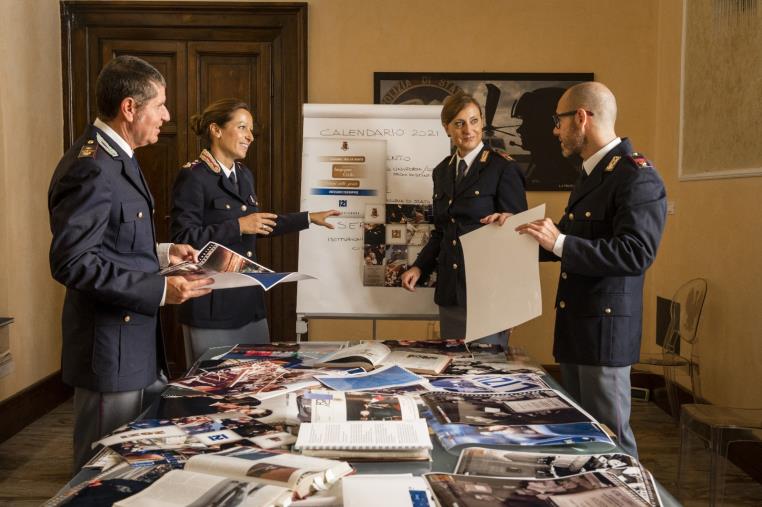 40° anniversario della Polizia di Stato celebrato con un calendario. Il ricavato andrà all'Unicef per un progetto di contrasto al Covid images 40° anniversario della Polizia di Stato celebrato con un calendario. Il ricavato andrà all'Unicef per un progetto di contrasto al Covid
