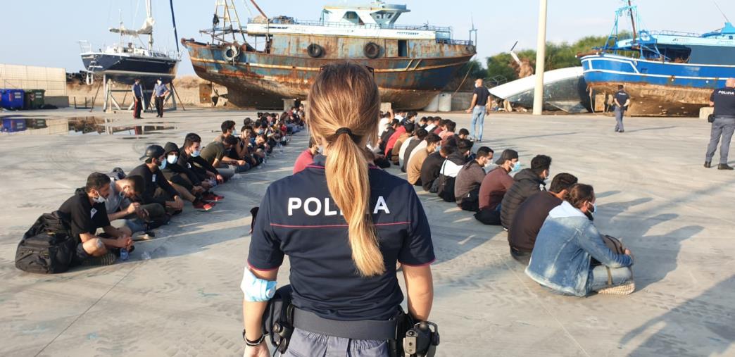 images Scafisti in carcere, plauso del Coisp/Mosap al Personale Squadra Mobile di Crotone 