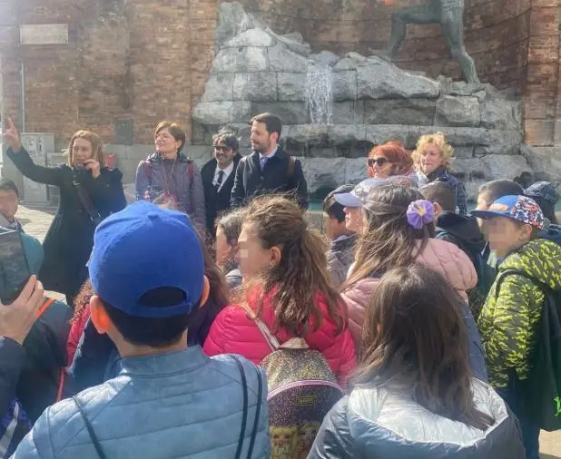 Catanzaro, gli alunni dell’Ic Mater Domini alla scoperta della città images Catanzaro, gli alunni dell’Ic Mater Domini alla scoperta della città