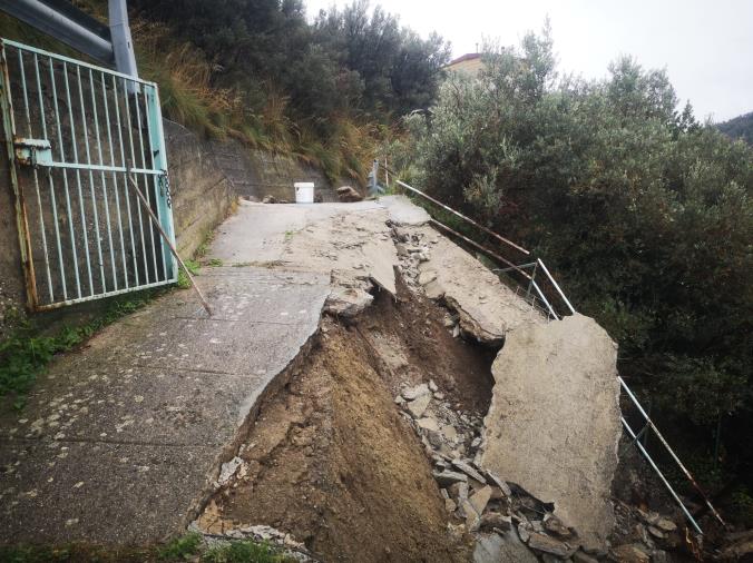 Tragedia sfiorata a Gimigliano: famiglie evacuate, il sindaco attacca tutti: "Vergognatevi" images Tragedia sfiorata a Gimigliano: famiglie evacuate, il sindaco attacca tutti: "Vergognatevi"