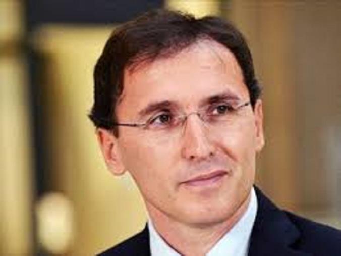 images L'editoriale. Per uscire dal limbo il centrosinistra passa la mano ai movimenti civici mentre nel centrodestra affiorano incomprensioni 