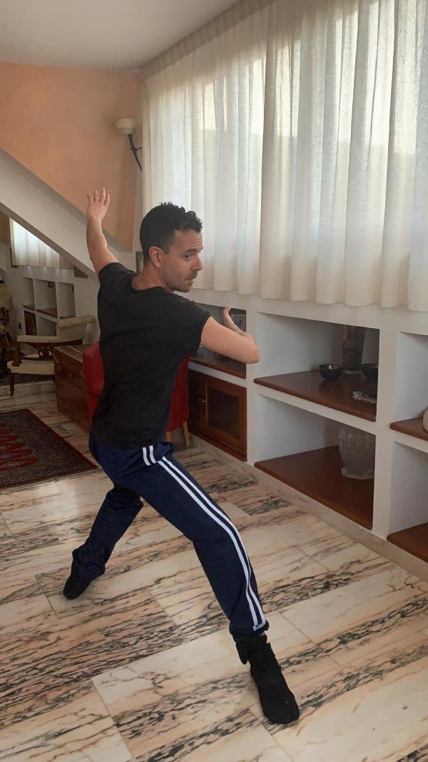 #iorestoacasa. A lezione di danza con Francesco Piro