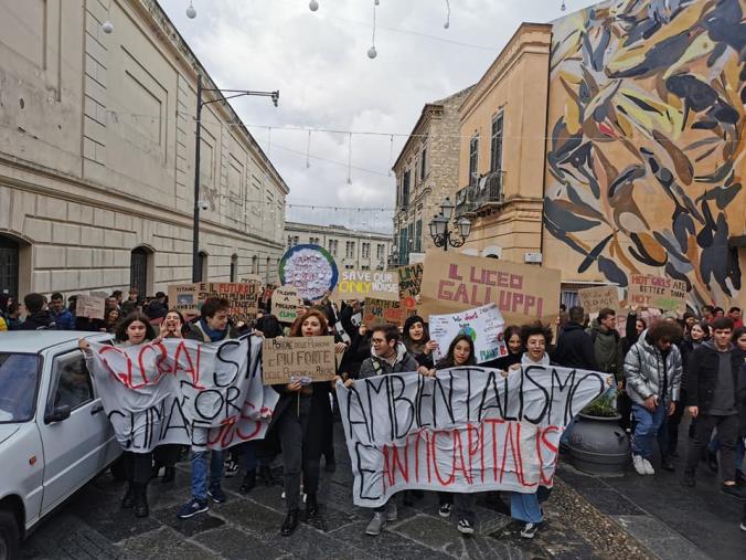 images Mille studenti in piazza a Catanzaro per il clima