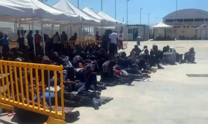 Migranti, Porto Empedocle in emergenza: in 600 indirizzati a Reggio Calabria images Migranti, Porto Empedocle in emergenza: in 600 indirizzati a Reggio Calabria