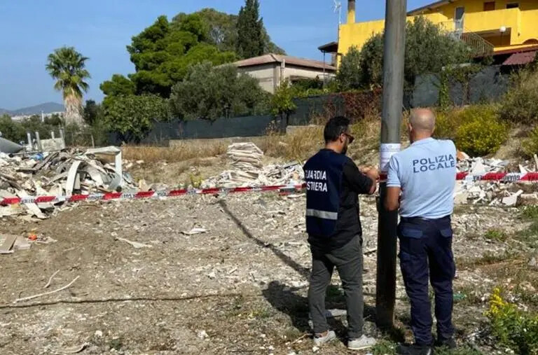 Catanzaro, vicino il fiume Castace intero quartiere senza allacci fognari: indaga la Procura images Catanzaro, vicino il fiume Castace intero quartiere senza allacci fognari: indaga la Procura