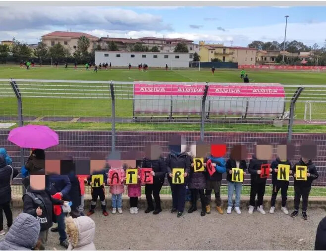 images I piccoli tifosi del Comprensivo "Materdomini" presenti all'allenamento del Catanzaro (FOTO)