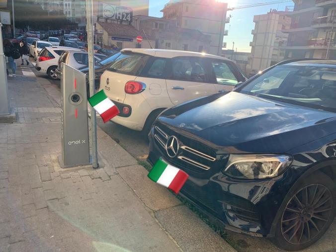 images Catanzaro. Stefano Veraldi: "Tempi duri per chi possiede un'auto elettrica: poche le colonnine di ricarica e anche occupate abusivamente"