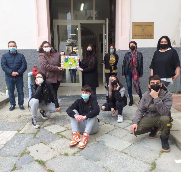 Catanzaro. Con una canzone rap e un gioco da tavolo il liceo artistico "De Nobili" conquista il podio al concorso contro la mafia images Catanzaro. Con una canzone rap e un gioco da tavolo il liceo artistico "De Nobili" conquista il podio al concorso contro la mafia