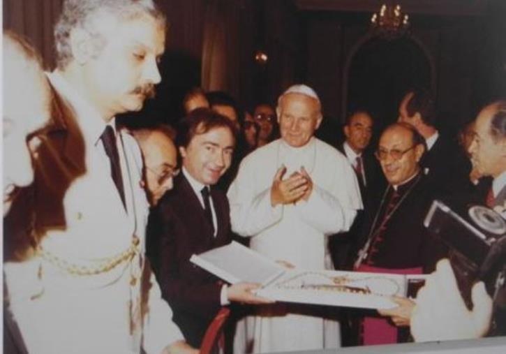 Catanzaro, la cooperativa Artemide dona alla parrocchia di San Pio X 5 quadri sulla visita di Papa Giovanni Paolo II  images Catanzaro, la cooperativa Artemide dona alla parrocchia di San Pio X 5 quadri sulla visita di Papa Giovanni Paolo II