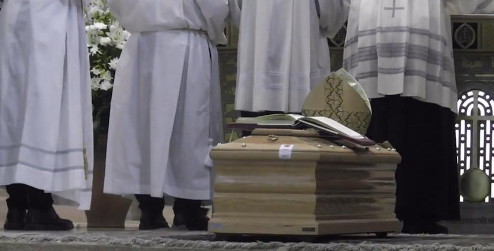 images Cosenza, Cattedrale gremita per l'ultimo saluto a mons. Nolé