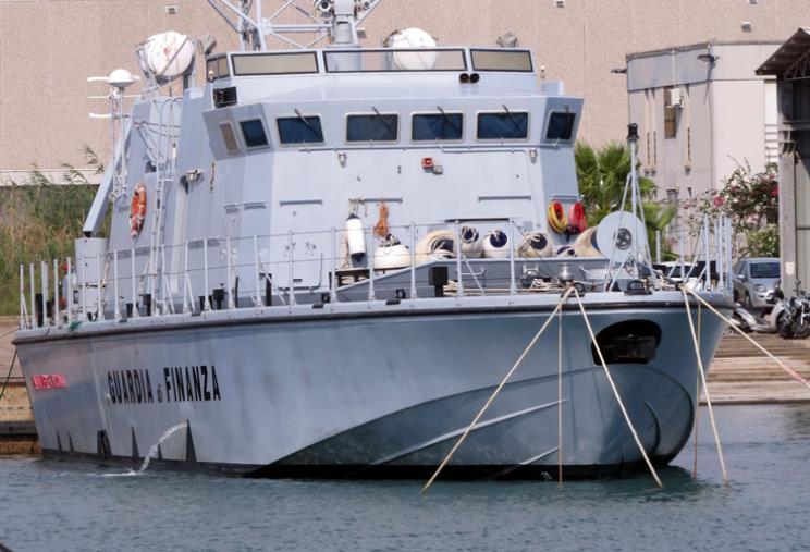 images Nuovo sbarco a Roccella Jonica, fermato motoveliero con 46 migranti a bordo