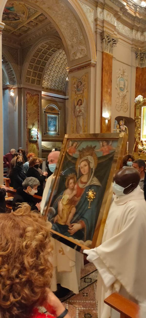 Gimigliano: reposta l'immagine della Madonna di Porto sull'altare maggiore images Gimigliano: reposta l'immagine della Madonna di Porto sull'altare maggiore