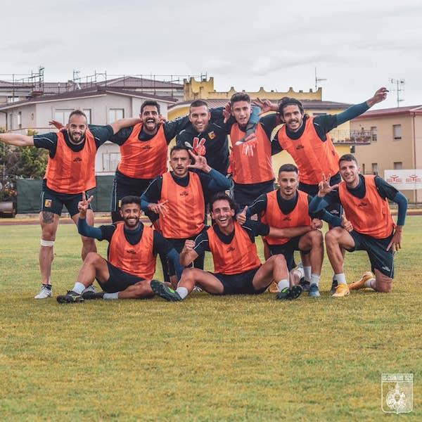 Us Catanzaro 1929, Corapi di nuovo in campo nella partitella in famiglia. Fermi ai box: Evacuo, Garufo, Martinelli e Porcino images Us Catanzaro 1929, Corapi di nuovo in campo nella partitella in famiglia. Fermi ai box: Evacuo, Garufo, Martinelli e Porcino