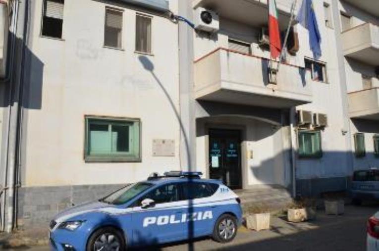 Gioia Tauro, forza il portone ed entra in casa dell'ex compagna nonostante il "divieto": arrestato  images Gioia Tauro, forza il portone ed entra in casa dell'ex compagna nonostante il "divieto": arrestato