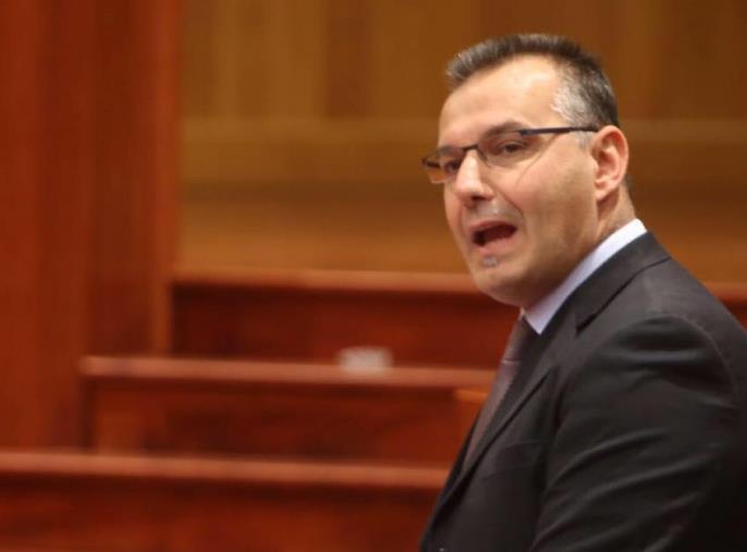 Regionali. Giudiceandrea ritira la candidatura con de Magistris: "Resto a disposizione per la vittoria finale"   images Regionali. Giudiceandrea ritira la candidatura con de Magistris: "Resto a disposizione per la vittoria finale"