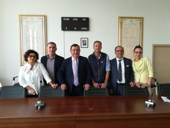 images San Giovanni in Fiore. Sindaco e giunta si oppongono alla decisione del presidente Santelli di riaprire la discarica di Vetrano