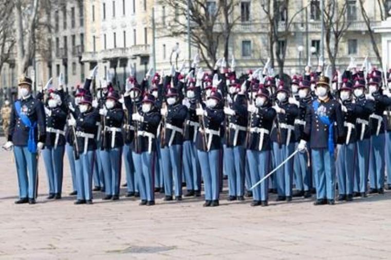 Esercito, giurano a Milano gli allievi della Scuola Militare Teulié images Esercito, giurano a Milano gli allievi della Scuola Militare Teulié