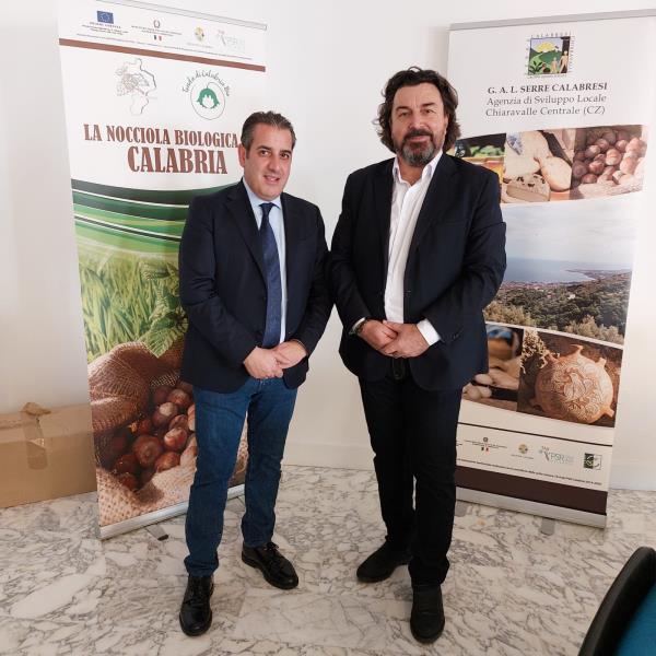images Successo a Soverato per “No&Mi”, l'evento dedicato alla nocciola Tonda di Calabria bio ed al miele di Amaroni