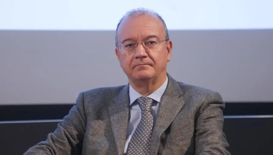 Preside aggredito da un genitore a Cosenza, Valditara: "Fatto grave e inaccettabile" images Preside aggredito da un genitore a Cosenza, Valditara: "Fatto grave e inaccettabile"