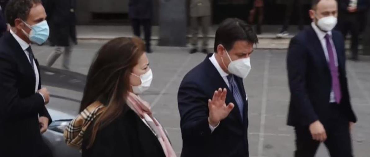 images Conte si è dimesso. Domani al via le consultazioni