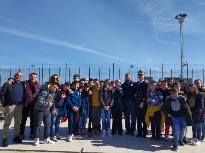 La Capitaneria di porto di Corigliano Calabro ospita gli alunni dell’Istituto Scolastico comprensivo di Terranova da Sibari images La Capitaneria di porto di Corigliano Calabro ospita gli alunni dell’Istituto Scolastico comprensivo di Terranova da Sibari