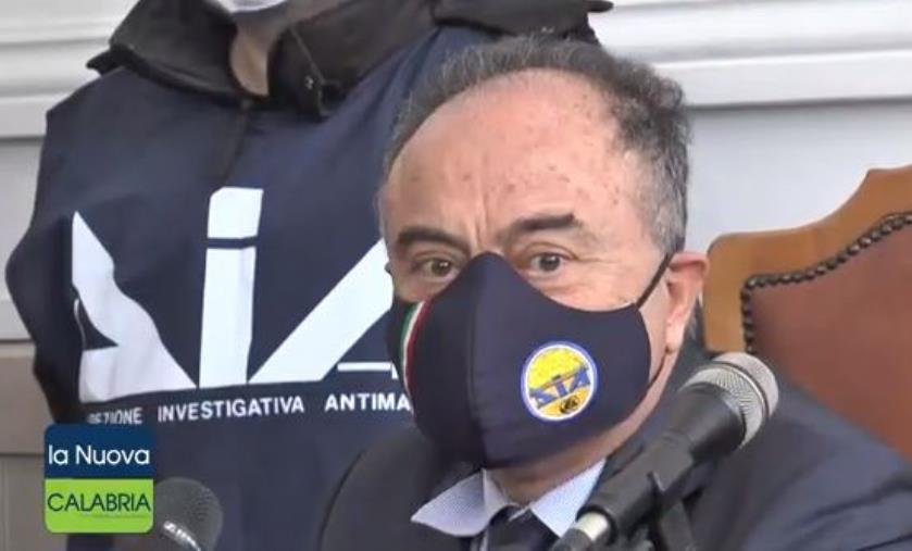 images "Basso profilo". L'ufficio di Squillace sconosciuto al titolare e la finta intimidazione raccontati dal pentito Iaquinta