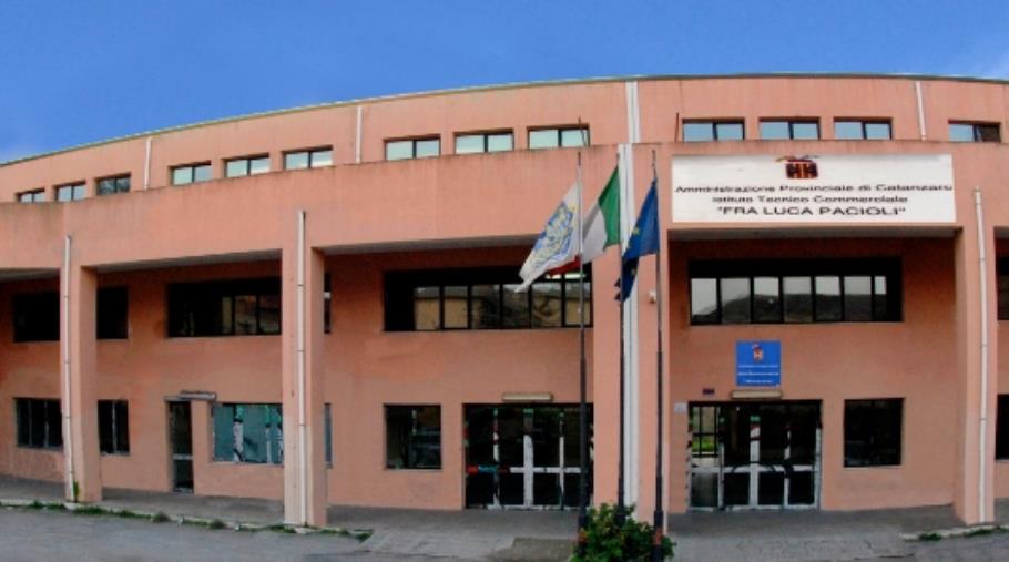 images Positivo un collaboratore dell'Istituto "Pacioli" a Catanzaro Lido