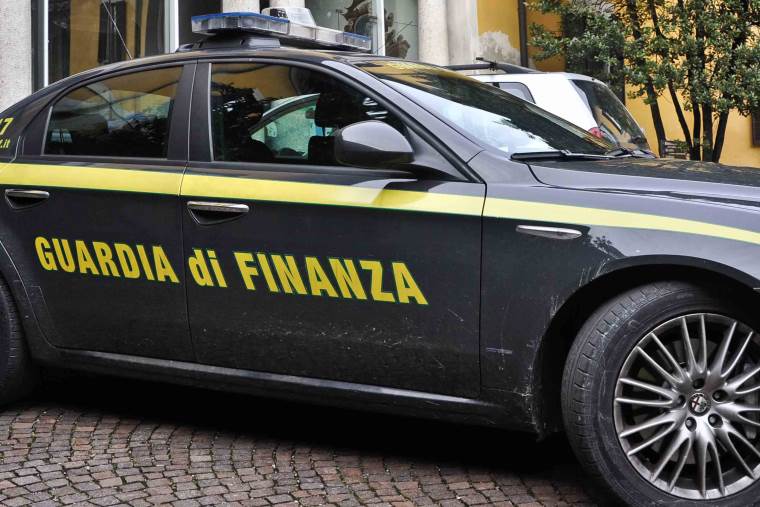 images Pagavano in contanti la caparra per l'auto, sanzioni per 2,5 milioni euro: individuati clienti anche a Cosenza  