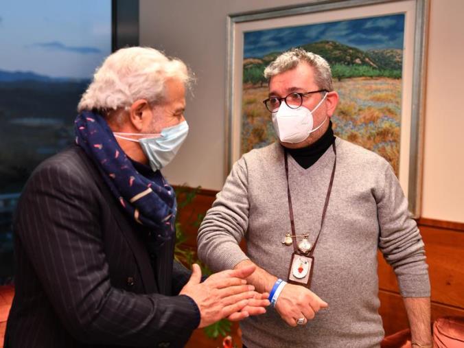 images Polemica sui vaccini. Spirlì al fianco di Longo: "Difensore accanito di medici e personale sanitario"