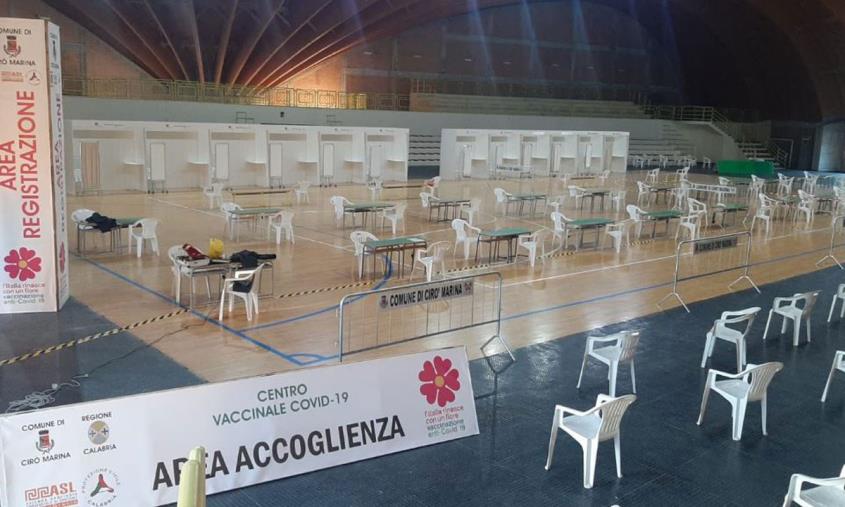 images Vaccini, Occhiuto: "Hub temporanei presso le scuole per dosi ai più piccoli"