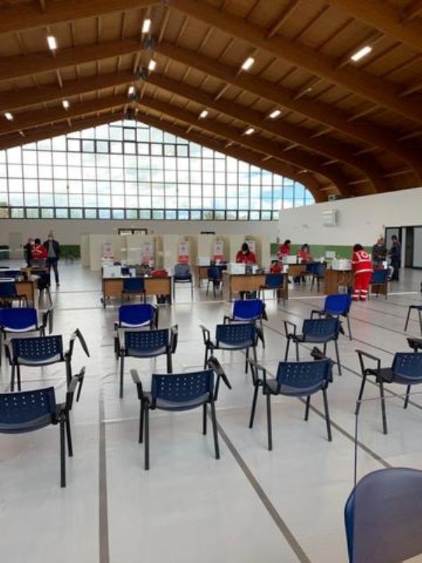images Vaccini. Domani apre l'hub di Siderno: attive le prenotazioni sulla piattaforma per gli over 70