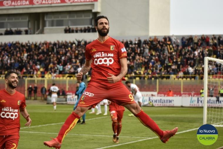 Us Catanzaro 1929, è ufficiale: Iemmello tornerà a vestire la maglia giallorossa  images Us Catanzaro 1929, è ufficiale: Iemmello tornerà a vestire la maglia giallorossa