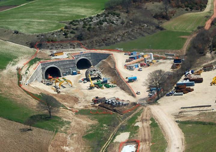 Coronavirus. Muore operaio calabrese impegnato sul cantiere della Astaldi della Quadrilatero Ancona-Perugia a Fabriano images Coronavirus. Muore operaio calabrese impegnato sul cantiere della Astaldi della Quadrilatero Ancona-Perugia a Fabriano