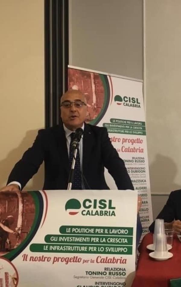 images Russo (Cisl): "Accelerare sui vaccini per dare ossigeno all'economia"