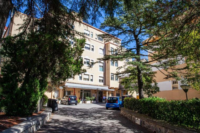 images Nel cuore della Calabria, l'eccellenza della chirurgia robotica: a Villa del Sole, il robot Mako per la protesica di ginocchio e anca