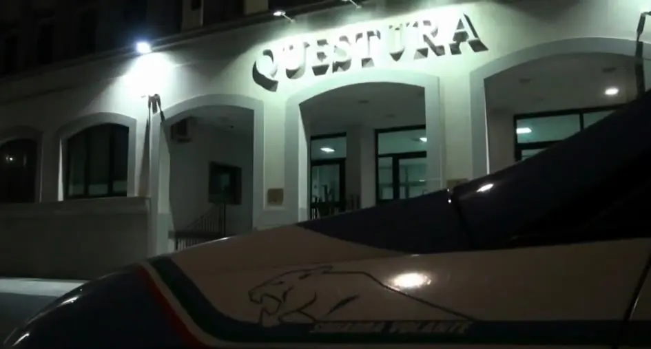 images Reggio, violenza sessuale su due minorenni: 4 arresti, uno è latitante 