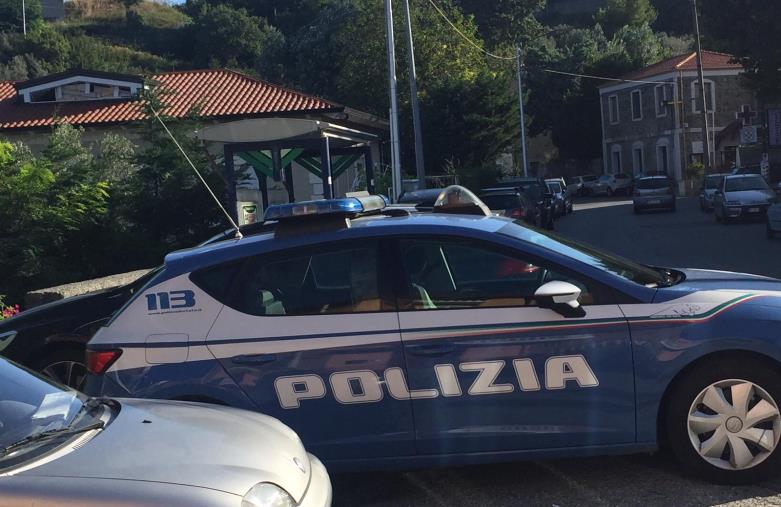 images Gioia Tauro. Blitz della Polizia contro i clan. Il lungomare era la cassaforte della ‘ndrina: 17 arresti 
