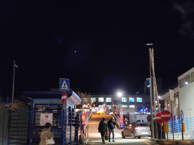 images Muore nel pronto soccorso di Cosenza ma la famiglia lo scopre due giorni dopo