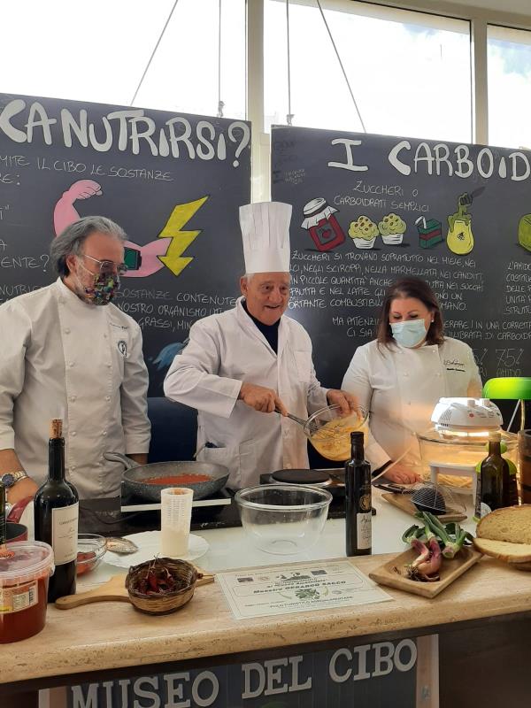 Gerardo Sacco diventa chef per un giorno. La sua "Carbonara di mare" alla Fiera virtuale Agri in Web images Gerardo Sacco diventa chef per un giorno. La sua "Carbonara di mare" alla Fiera virtuale Agri in Web