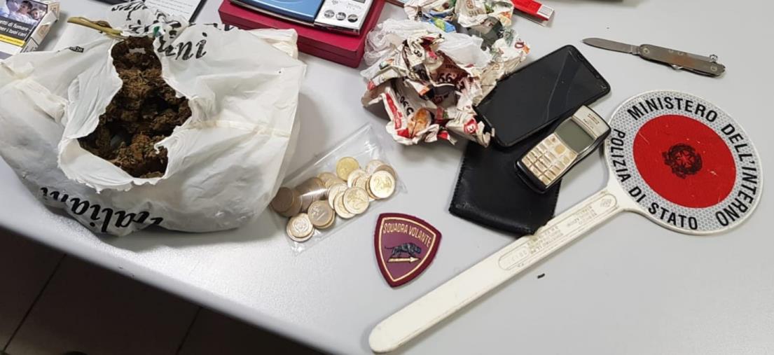 images Crotone, trovato a casa con 170 grammi di marijuana: arrestato un 31enne