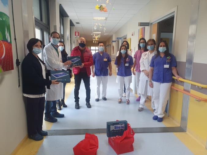Il grande cuore dei catanzaresi: donati tablet per i bambini dei reparti di Pediatria ed Ematoncologia del “Pugliese-Ciaccio” 
 images Il grande cuore dei catanzaresi: donati tablet per i bambini dei reparti di Pediatria ed Ematoncologia del “Pugliese-Ciaccio”